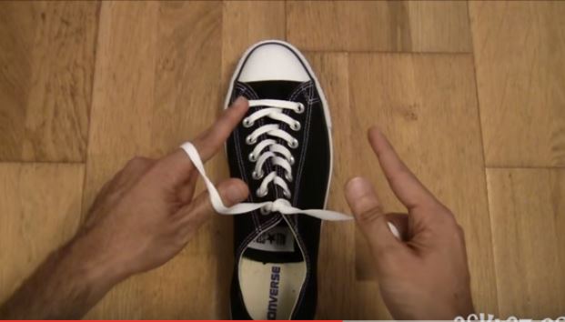 Vienkārša metode, kā sasiet kurpju auklas tikai VIENĀ sekundē