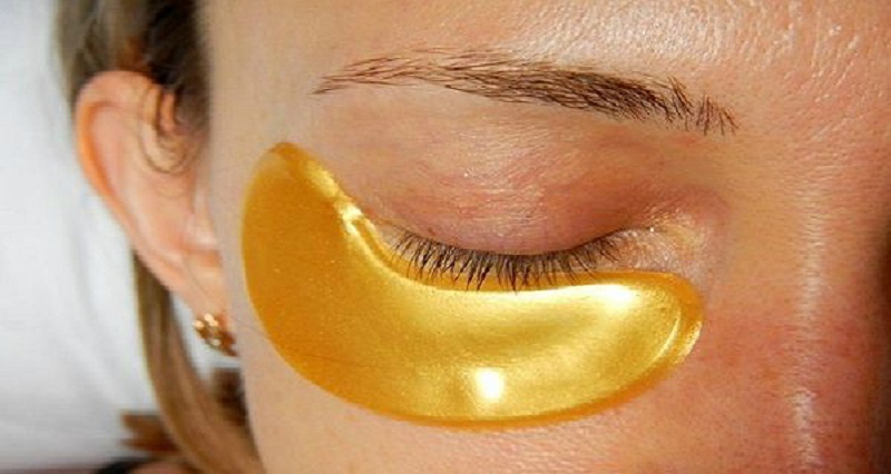 Zelta maska ādai ap acīm – 5 minūšu laikā par 10 gadiem jaunāka!