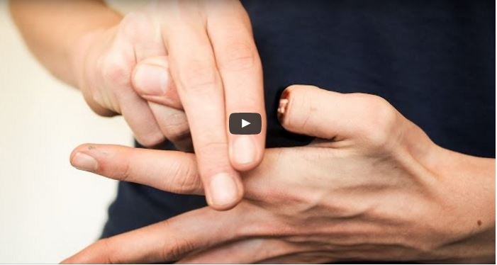 Iemācies vieglu, bet interesantu maģisko triku: kā “noņemt” savu pirkstu