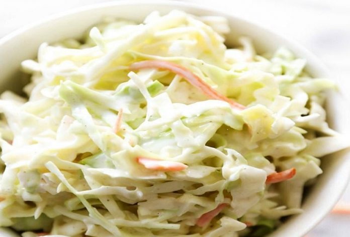 Diētiski kāpostu salāti – ēdiet kaut uz nakti!