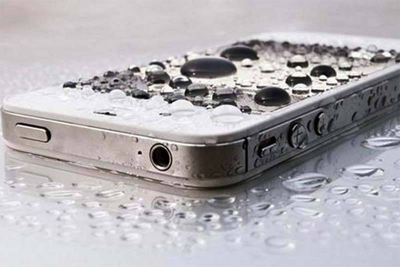 Tavs telefons iekrita ūdenī! Nebēdā! Šī instrukcija palīdzēs tev izglābt savu telefonu