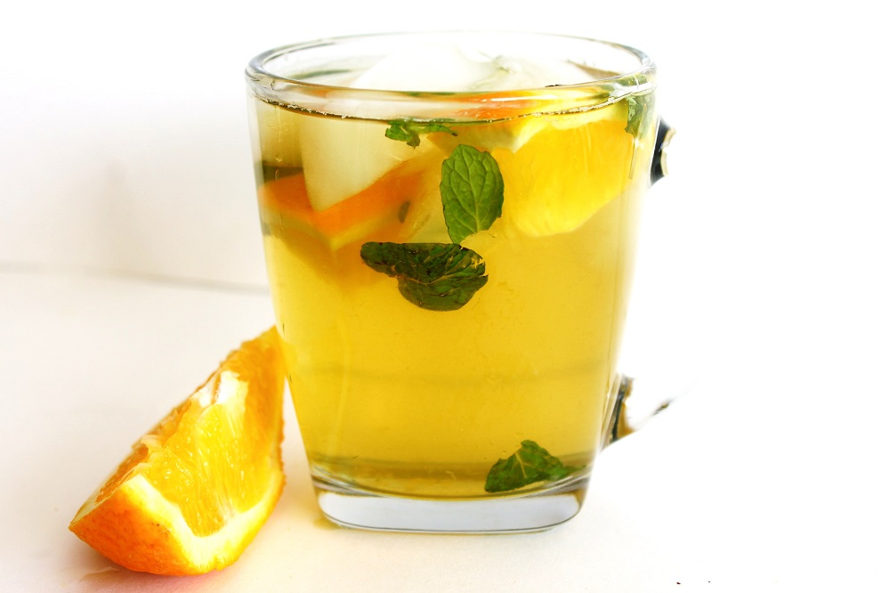 Apelsīns plus zaļā tēja. Dzēriens organisma attīrīšanai un labākai vielmaiņai