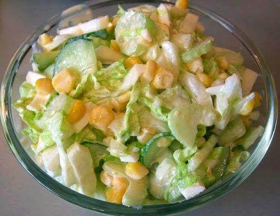 Kāposti, gurķi un kukurūza – sastāvdaļas gardiem salātiem