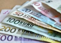 Pētījums: Pērn vidējā mēneša darba alga Latvijā pieaugusi līdz 948 eiro