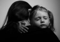 “Mūsus meita saslima ar bērnu cerebrālo trieku pēc neveiksmīgas vakcīnas”: patiess stāsts