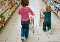 Vai mazajiem bērniem ārkārtējās situācijas laikā tiks liegta ieeja veikalos?