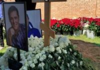 Izdarības uz Jurija Šatunova kapa turpinās, dzenot kapsētas apsargus izmisumā – kas notiek?