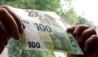 Vēlas izmaksāt vienreizēju 200 eiro pabalstu šai cilvēku kategorijai; tu šeit esi iekļauts?