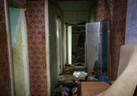 Kādā pamestā Vorkutas ciemā atradu šausmīgu dzīvokli; Durvis bija vaļā un es iegāju iekšā