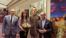 Latvijas Mākslas akadēmija sadarbībā ar dizaina viesnīcu “Grand Poet” atklāj mākslinieces Alises Builevicas personālizstādi “Klejotājs”