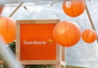 ”Swedbank” paziņo, ka tagad klientus sagaidīs pavisam jaunas maksājuma kartes – kā tās varēs saņemt?