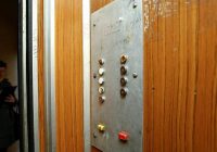 Rīgas vecie lifti jūk un brūk – iedzīvotāji nonāk neapskaužamā situācijā