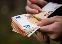 Latvijas lielāko banku klientiem no kontiem pērn izkrāpti miljoniem eiro
