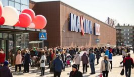 VIDEO : Rīgas “Maxima” veikalos redzamas ļoti lielas un garas rindas; Kas atkal notiek?