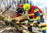 Pēcpusdienā Latvijā šajos reģionos izsludināts oranžais brīdinājums par ļoti spēcīgu negaisu un ne tikai!