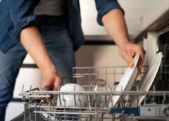 9 lietas, kuras nekad nevajadzētu mazgāt trauku mazgājamajā mašīnā
