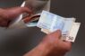 Bankas brīdina iedzīvotājus par 2 Eiro monētām! Visiem iesaka pārbaudīt monētas pirms iekuļaties nepatikšanās