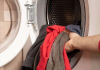 Aizmirstiet par karsto ūdeni – tā jūs mazgāsiet drēbes ātrāk, efektīvāk un ekonomiskāk