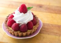 Lai ļautos saldai nostalģijai, es pagatavoju krēma tartes, kā no skolas bufetes
