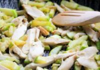 Karstie salāti ar kabačiem, vistu un sēnēm – veselīga ēdiena recepte