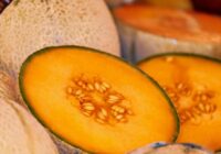Nekad nepērciet šādas melones – 3 bīstamas pazīmes, kuras ir viegli pārbaudīt tirgū