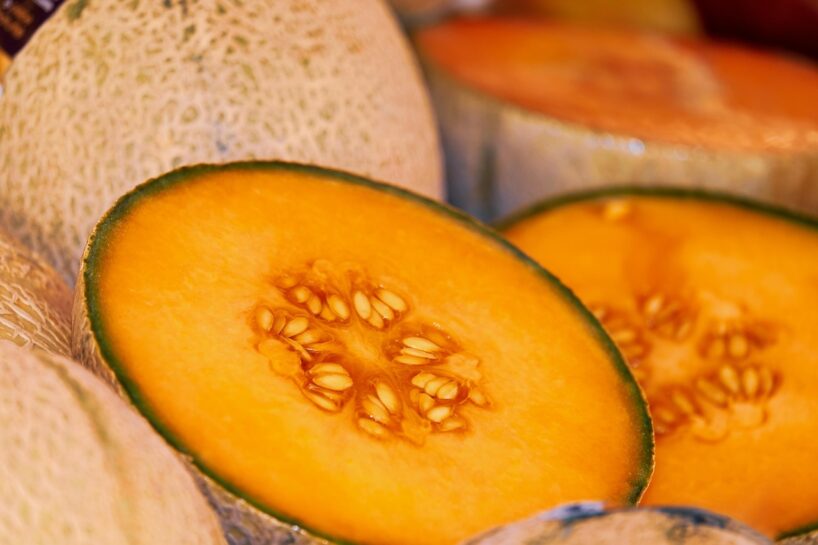 Nekad nepērciet šādas melones – 3 bīstamas pazīmes, kuras ir viegli pārbaudīt tirgū