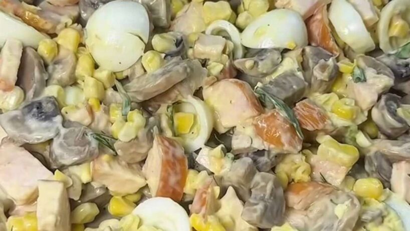 Vasaras salāti ar kukurūzu un vistu – vienkārša un ļoti viegla recepte