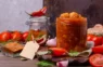 Kāposti tomātu pastas marinādē ziemai – interesanta recepte ziemas krājumiem