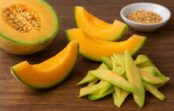 Nesteidzies izmest melones mizu — lūk, kā pārvērst šo apslēpto dārgumu gardos našķos