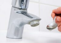 Mēs pajautājām 7 tīrīšanas ekspertiem, kā ātri un efektīvi atbrīvoties no kaļķakmens – visi ieteica vienu un to pašu