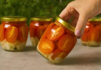 Esmu izmēģinājusi daudzas receptes, bet atgriežos tikai pie šīs – somu gaumē marinēti tomāti ziemai