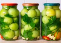 Zaļie tomāti aromātiski gardajā marinādē – gatavoju katru vasaru pēc ģimenes lielā pieprasījuma