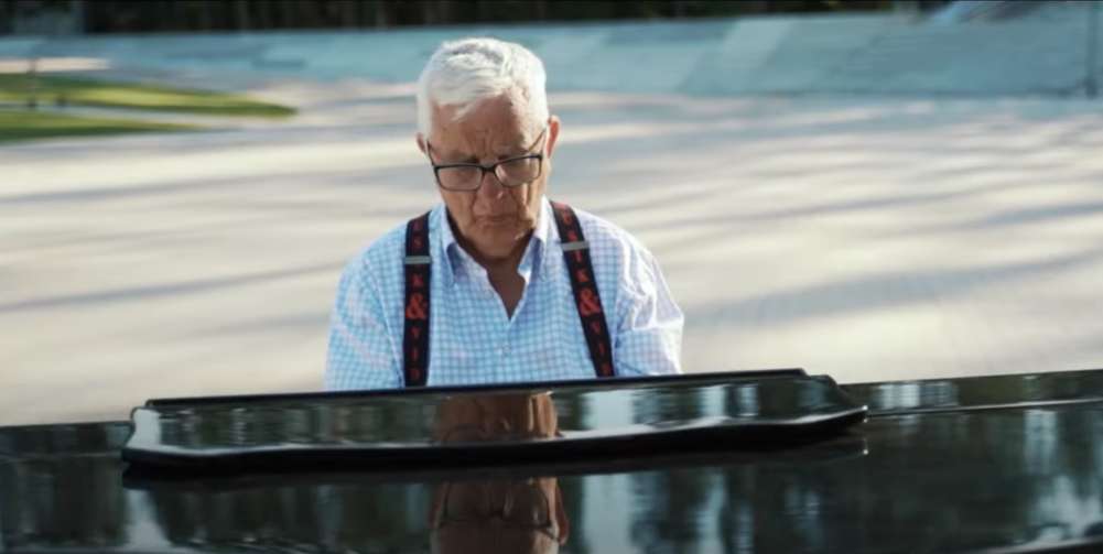 Maestro Raimonds Pauls sniedz atbalstu jaunai mūzikas pasaules personībai, sakot: ”Latvijā būs sava Pugačova”