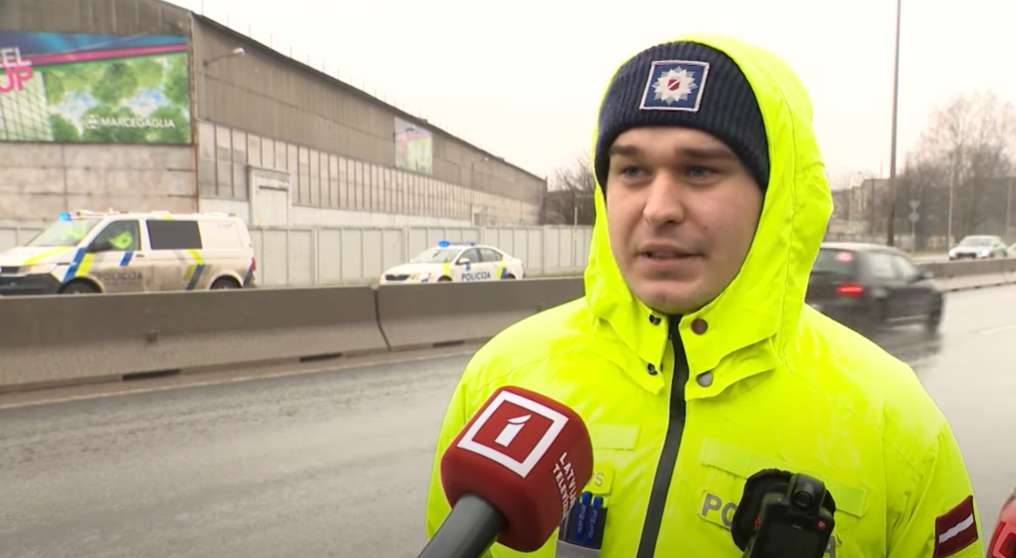 Likumsargi skaidrojuši, pēc kādiem kritērijiem viņi pieņem lēmumu, kuru automašīnu apturēt ceļu satiksmē