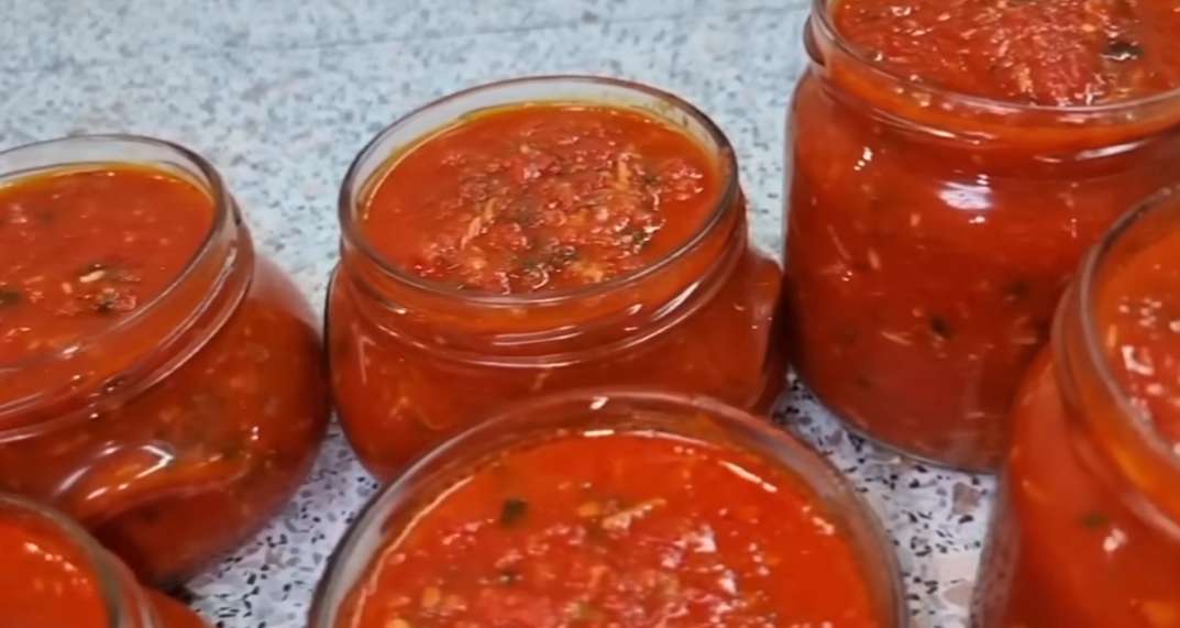 Adžika abhāzu stilā – ugunīga un aromātiska recepte īstiem pazinējiem