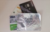 Mans vīrs katru dienu ietina savu bankas karti folijā – tikai tagad sapratu, kādēļ viņš to dara Mans vīrs katru dienu ietina savu bankas karti folijā – tikai tagad sapratu, kādēļ viņš to dara