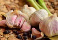 Kā un kad stādīt ķiplokus, lai tie pārziemotu un ražotu lielas galviņas – oktobra noslēpums