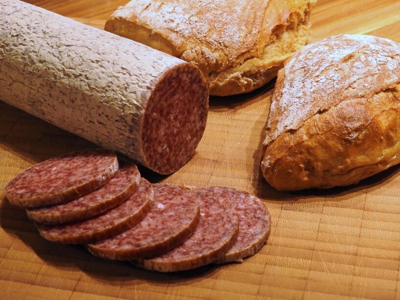 Varu droši apgalvot, ka vairs nav jēgas pirkt desu, jo ir pārbaudīta mājās gatavota salami recepte