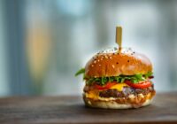 Burgeri būs sulīgi un garšīgi, ja nomainīsi tikai vienu sastāvdaļu