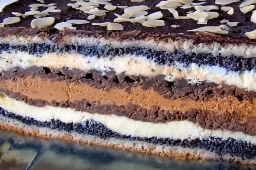 Biezpiena torte “Izšuvums”, pateicoties kafijas slānim, tā ir eleganta, kā no restorāna
