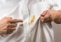 Ir nosaukti 5 traipu veidi, kurus nekad nevajadzētu mazgāt karstā ūdenī