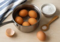 Kāpēc, vārot olas, ir svarīgi ūdenī ielikt sāli – un kāpēc to nekad nevajadzētu aizmirst