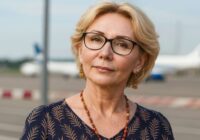 “Mammu, tu taču vienmēr esi pieejama…” — dēla ģimenei Olainē es biju tikai aukle un pavāre, līdz viņi mani ieraudzīja lidostā ar vienvirziena biļeti