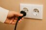 Elektriķis man ieteica pirms iziešanas no mājām atvienot šīs 3 ierīces no rozetes — uzzinot iemeslu, tagad es to daru katru reizi