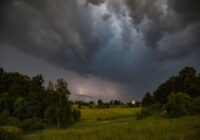 Sinoptiķi laikus brīdina par spēcīgiem pērkona negaisiem un gaidāmajiem plūdiem svētdien
