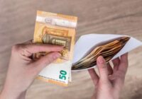 Valsts pastiprina uzraudzību skaidras naudas izņemšanai: Cik daudz drīkstēs izņemt bez riska