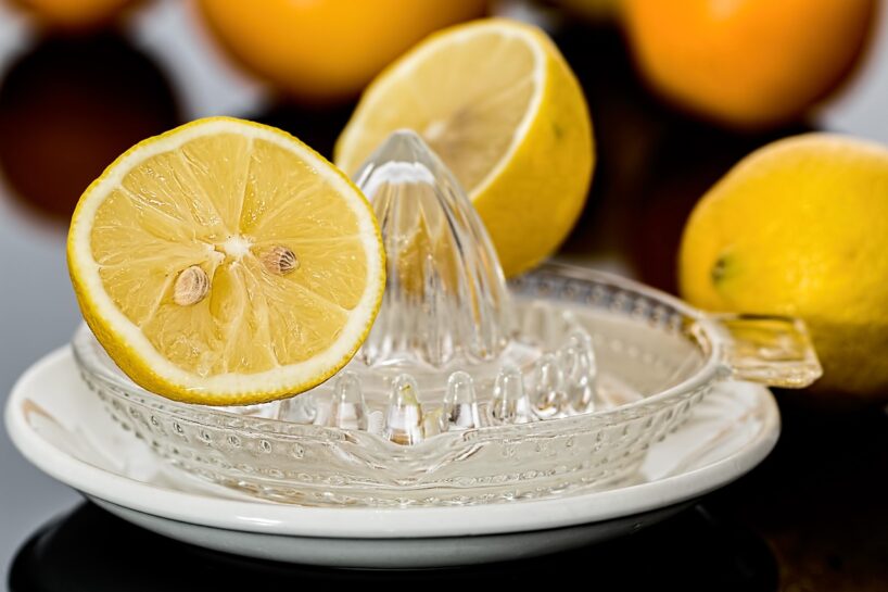 6 lietas, ko nevajadzētu tīrīt ar citronu, jo tas var sabojāt virsmu