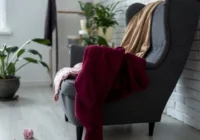 4 vietas, kur nevajadzētu likt drēbes – tās var ienest jūsu mājās nabadzību un kaites
