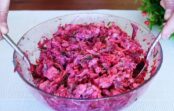 Sātīgi, vienkārši un ļoti garšīgi — biešu salāti, ko mana ģimene prasa gatavot katru nedēļu