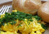 Pārstāj pievienot pienu omletei, jo cita vienkāršāka sastāvdaļa padara to vēl gaisīgāku Pārstāj pievienot pienu omletei, jo cita vienkāršāka sastāvdaļa padara to vēl gaisīgāku